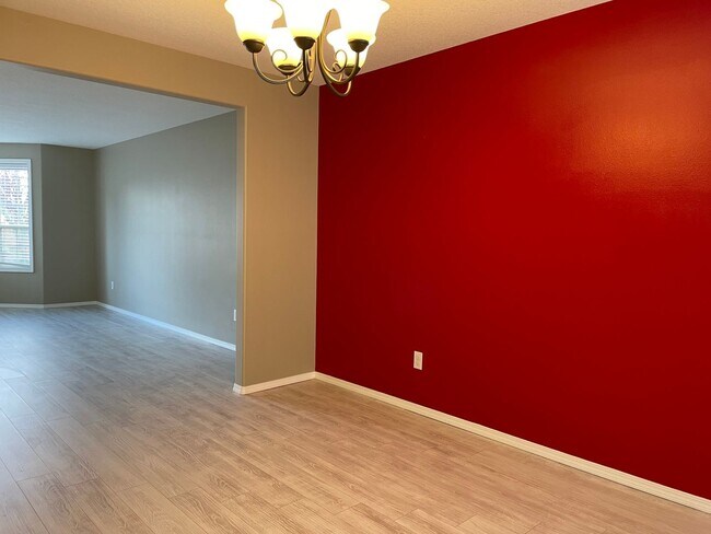 Building Photo - Spacious 5 Bedroom Home! Granite Counters! Pet friendly! Tons of Room for Entertaining!