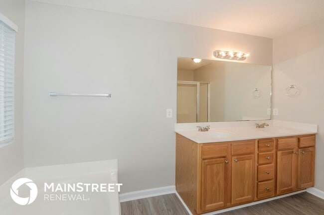 Building Photo - 204 Vintage Cir