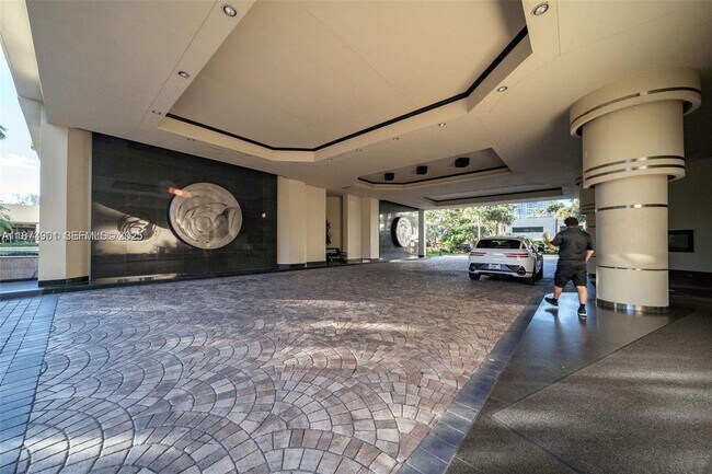 Building Photo - 20191 E Country Club Dr