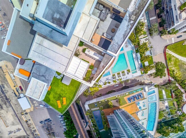 Building Photo - 90 SW 3rd St