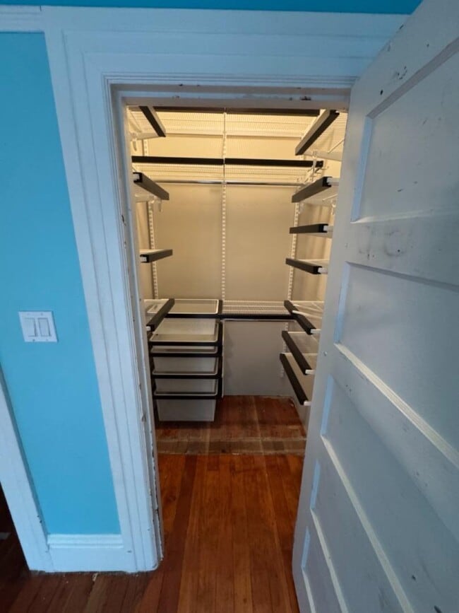 Building Photo - 279 1/2 Clinton Park