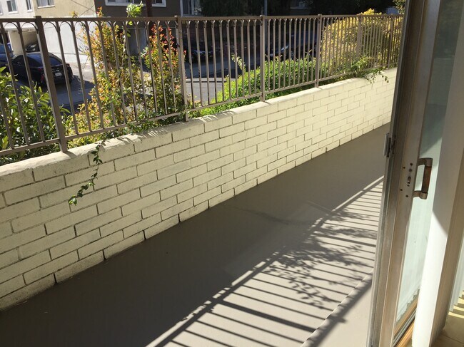 Building Photo - 3400 Club Dr