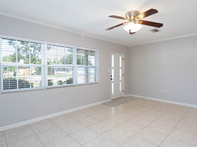 Building Photo - RENT THIS HOME WITH ZERO DEPOSIT MOVE IN: ...