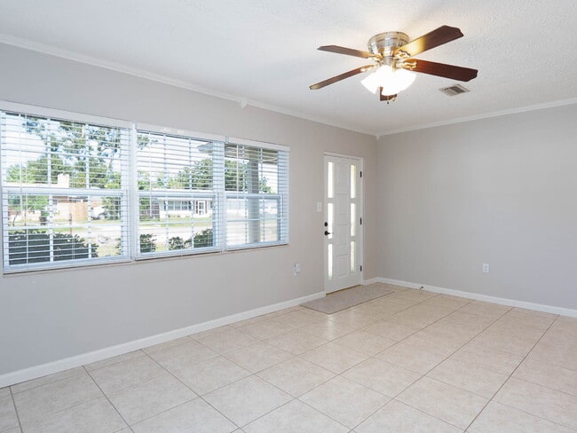 Building Photo - RENT THIS HOME WITH ZERO DEPOSIT MOVE IN: Beautiful Completely Updated 3 Bed / 2 Bath Home in Sou...