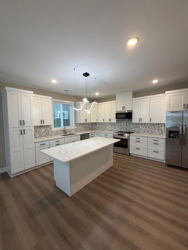 Building Photo - 2117 Carr Rd