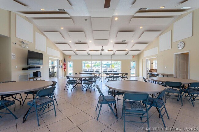 Building Photo - 640 Snug Harbor Dr