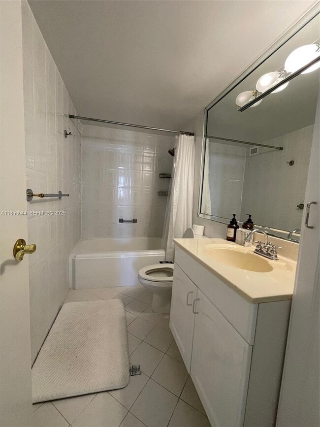 Building Photo - 2500 Parkview Dr