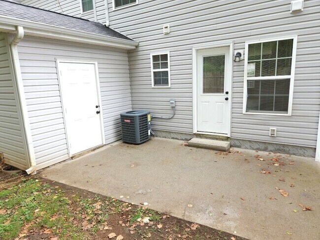 Building Photo - 705 Crestland Ave