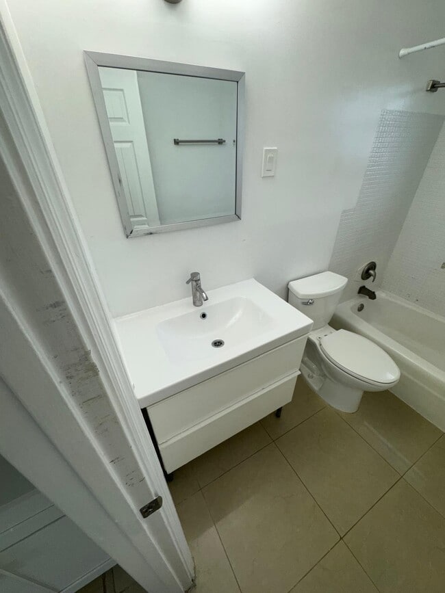 Building Photo - 512 SW 2nd St