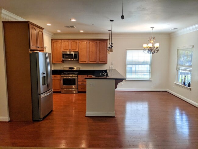 Building Photo - 405 E Main St