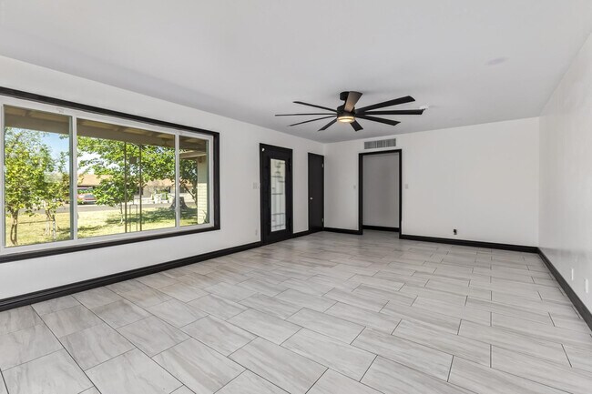 Building Photo - 7733 N 60th Ave