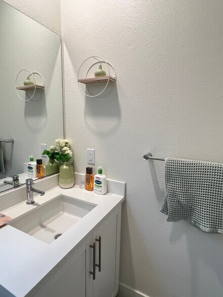 Building Photo - 45079 Insight St