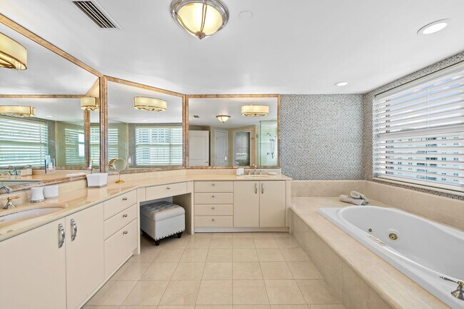 Building Photo - 2110 N Ocean Blvd