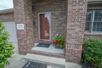 Building Photo - 808 S Silverwood Rd