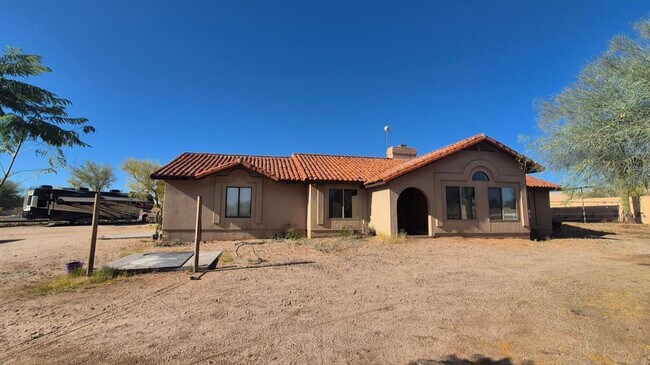 Building Photo - 6740 E Dixileta Dr