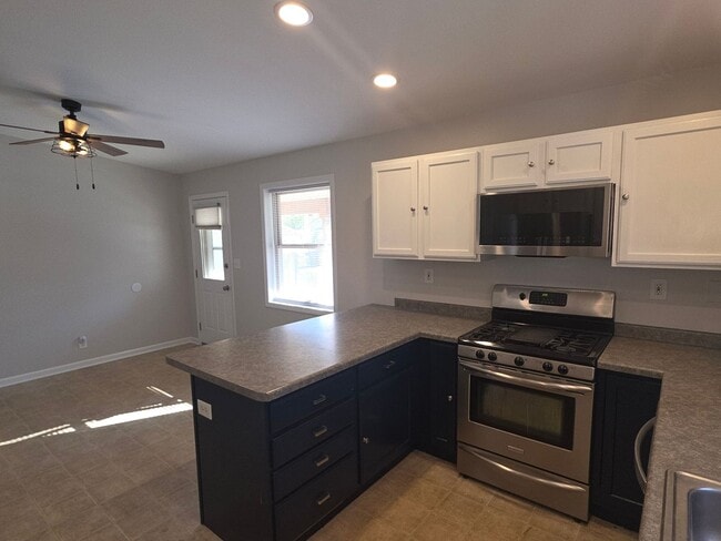 Building Photo - Southside Kenosha 4 bedroom