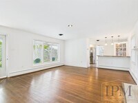 Building Photo - Available Now- Charming 3 Bedroom, 1 Bath ...