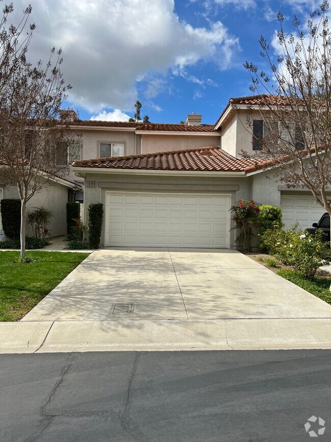 Building Photo - Los Arboles town-home with a Driveway