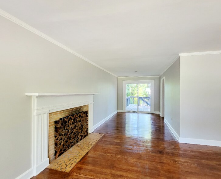 Building Photo - 20 N Garden Cir