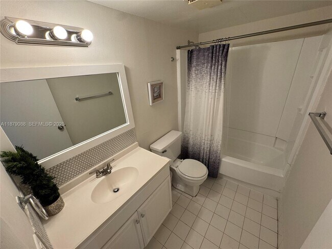 Building Photo - 6900 SW 39th St