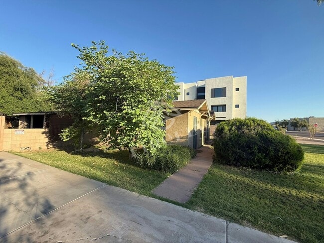 Building Photo - 2226 N 28th St