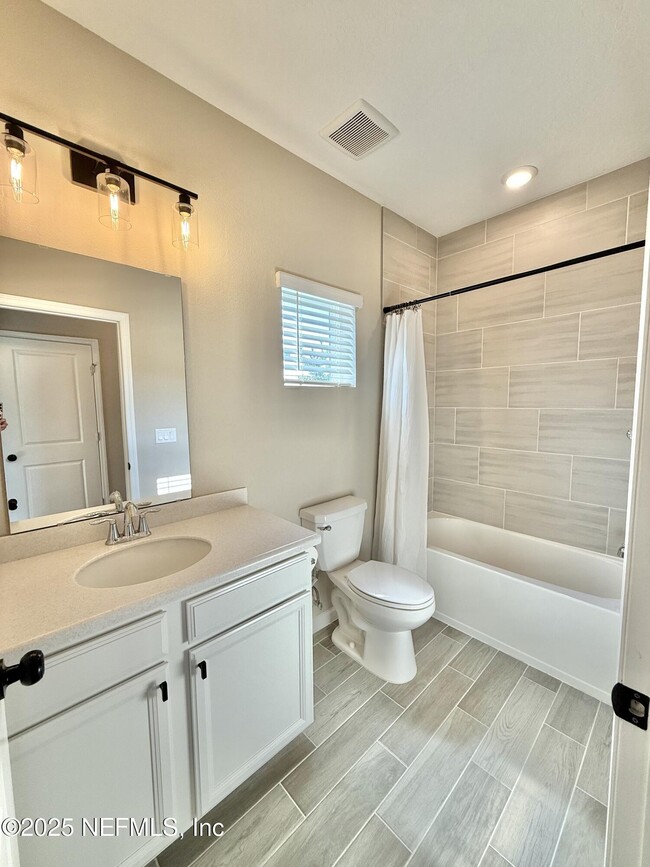Building Photo - 309 St Vincent Dr