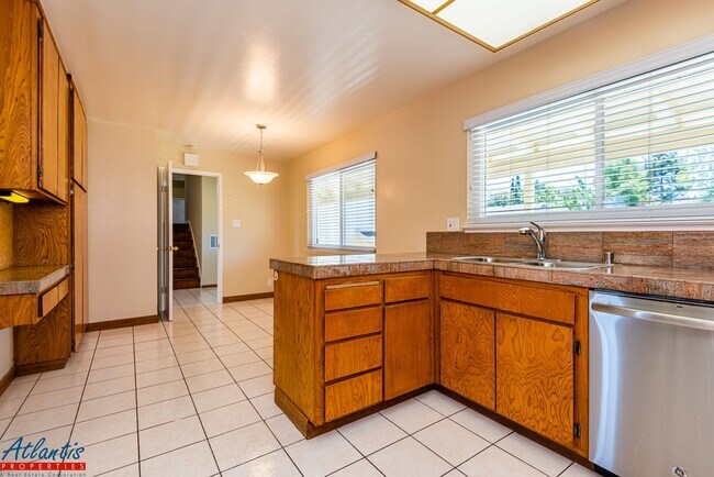 Building Photo - Beautiful Home | Remodeled Bathrooms | Cup...