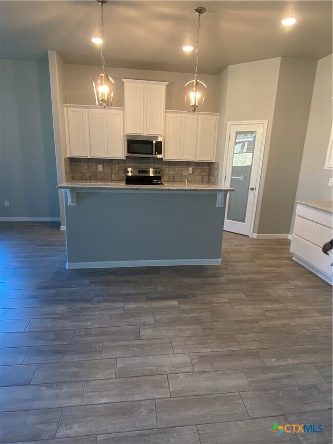 Building Photo - 811 Marlow Cove