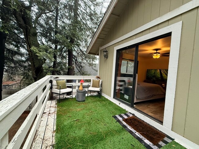 Building Photo - 27464 Meadow Dr