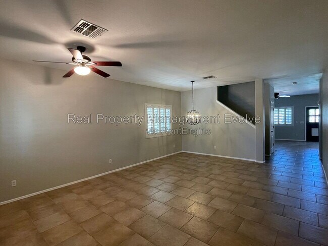 Building Photo - 3632 W Jacksonville Dr