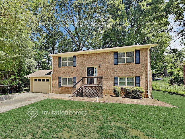 Building Photo - 2462 Lakewood Dr NW