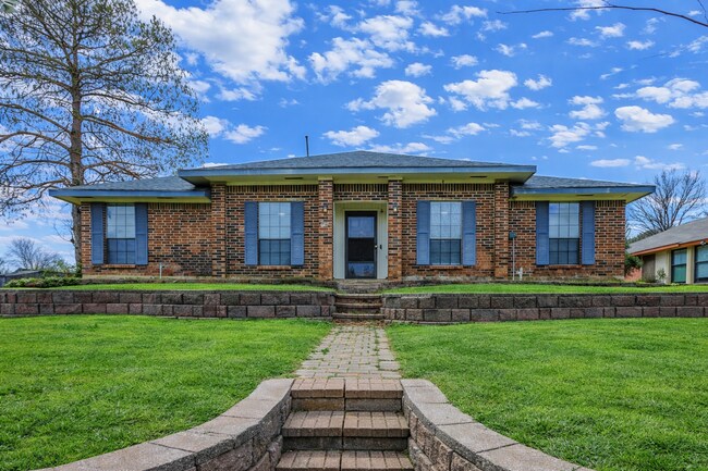 Building Photo - 4 Bedrooms | 2 Bathrooms | 2-Car Garage | Pool | Park-Front Living