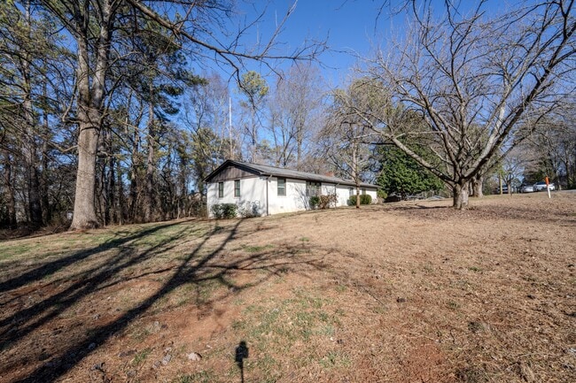 Building Photo - 1021 Plainview Dr