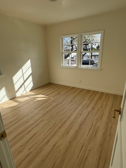 Building Photo - 4579 W 171st St