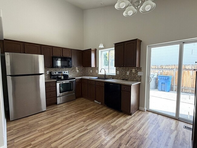 Building Photo - Great 4 bed 2 bath home with RV parking in...