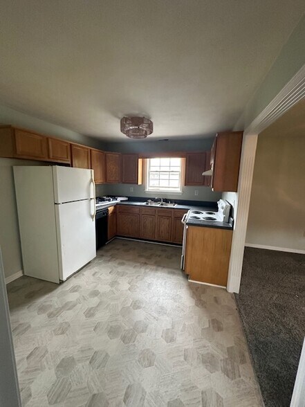 Building Photo - 105 Braxton Ct