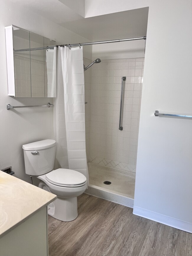 Building Photo - 9655 Center Ave