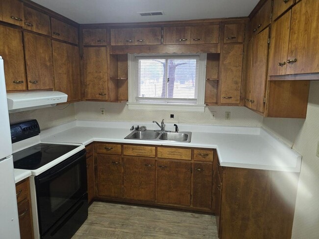 Building Photo - 7933 Belroi Rd