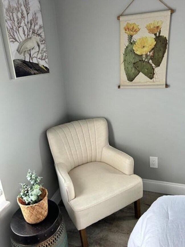 Building Photo - 1182 SE 2nd Ave