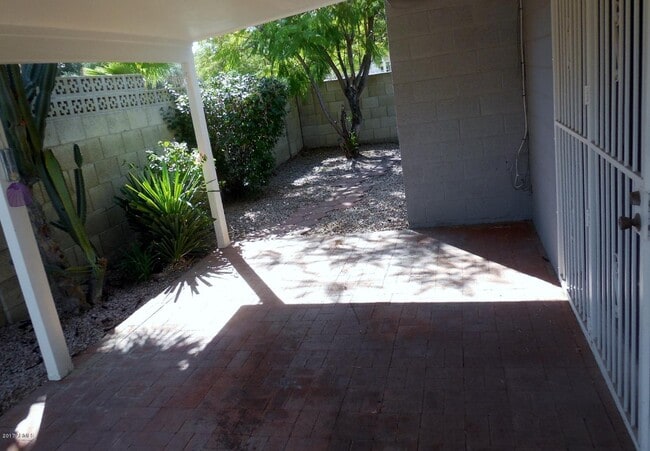 Building Photo - 127 E Danbury Rd