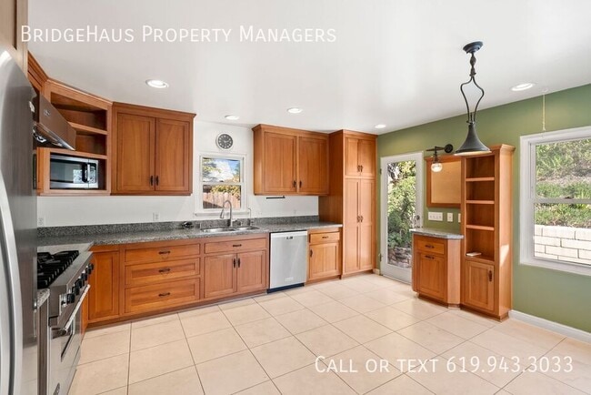 Building Photo - 4739 Hillcrest Ave