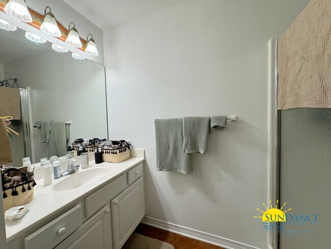 Building Photo - Downtown FWB Gem: Must-See Single Family H...