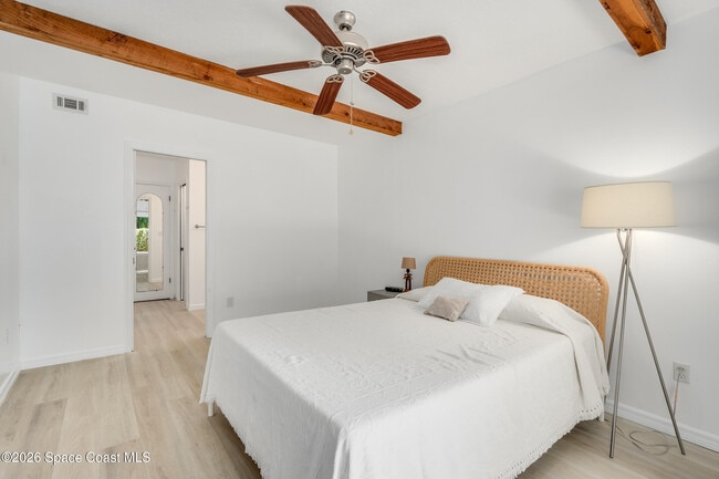 Building Photo - 105 La Costa St