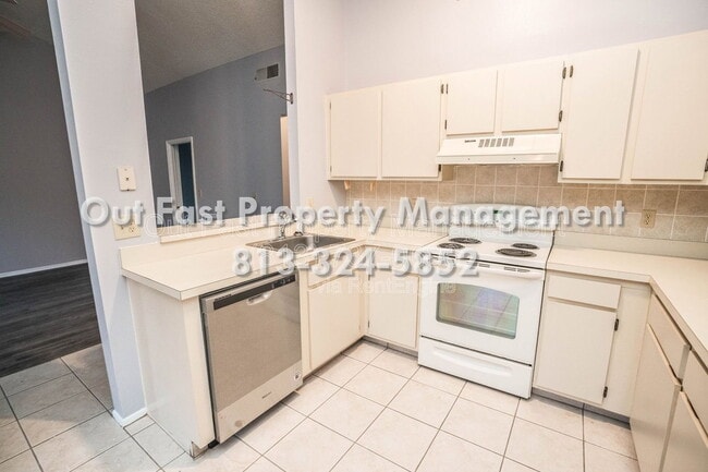Building Photo - 2764 Kavalier Dr