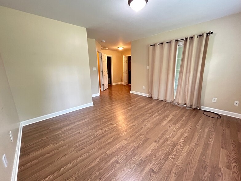 Building Photo - 105 Havelock Ct