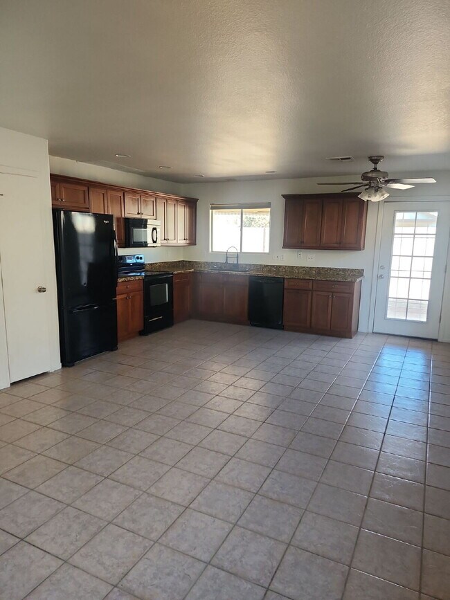 Building Photo - "Charming 3-Bedroom Oasis with 2 Baths in ...
