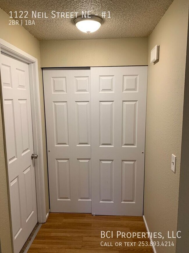 Building Photo - 1122 Neil St NE