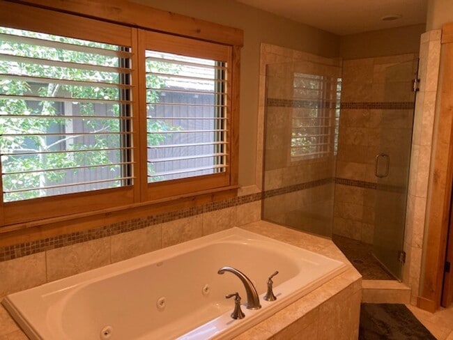 Building Photo - Available 11/1/25- 4 BR Teton Springs Home...
