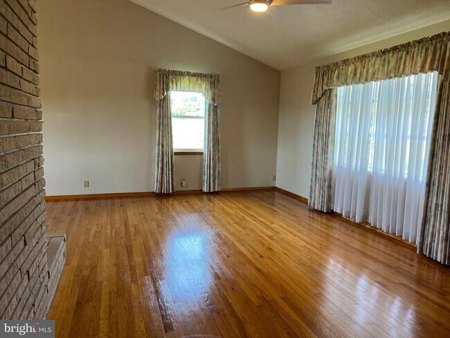 Building Photo - 15009 Falling Waters Rd