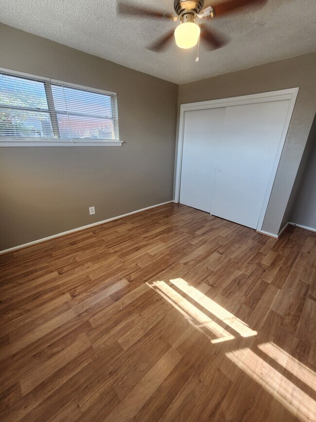 Building Photo - 3 bed 2 bath home